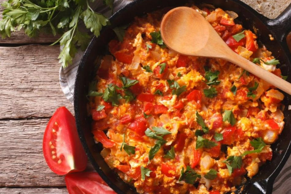 Memenen/Scrambled Egg With Tomato And Fresh Pepper